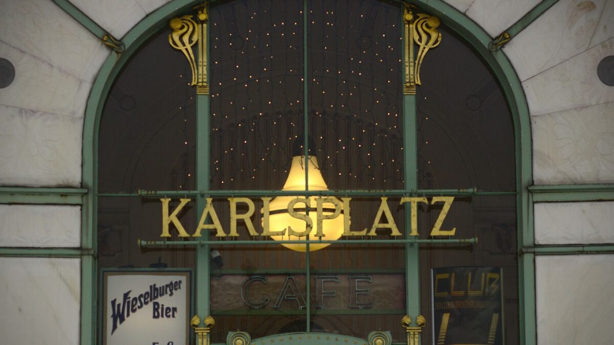 Karlsplatz store window