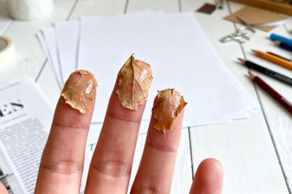 Wie bekommt man Sekundenkleber von der Haut? Die besten Methoden ohne Verletzungsgefahr